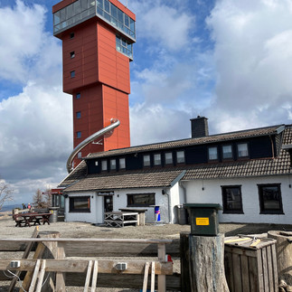 Der Aussichtsturm und der Stempelpunkt auf dem Wurmberg